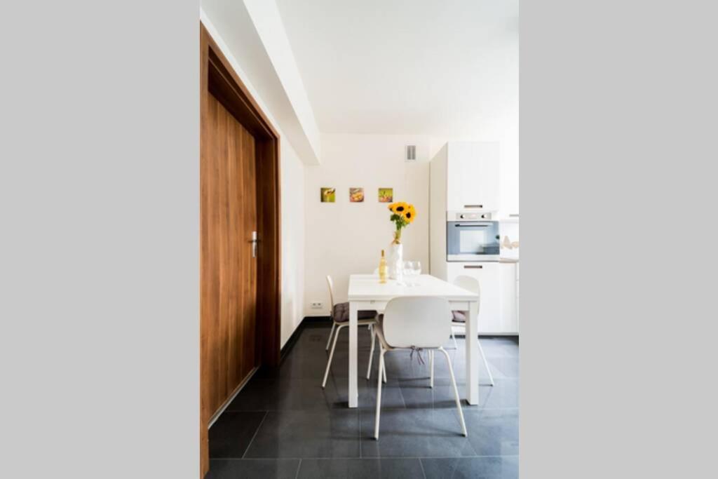 3 Rooms Big Apartment - 150 M Town Hall - Nice Design ヴロツワフ エクステリア 写真