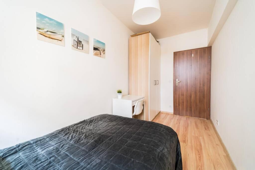 3 Rooms Big Apartment - 150 M Town Hall - Nice Design ヴロツワフ エクステリア 写真