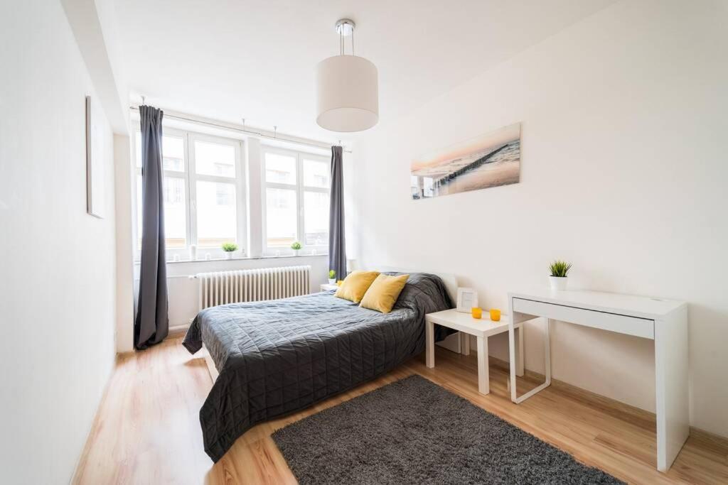 3 Rooms Big Apartment - 150 M Town Hall - Nice Design ヴロツワフ エクステリア 写真