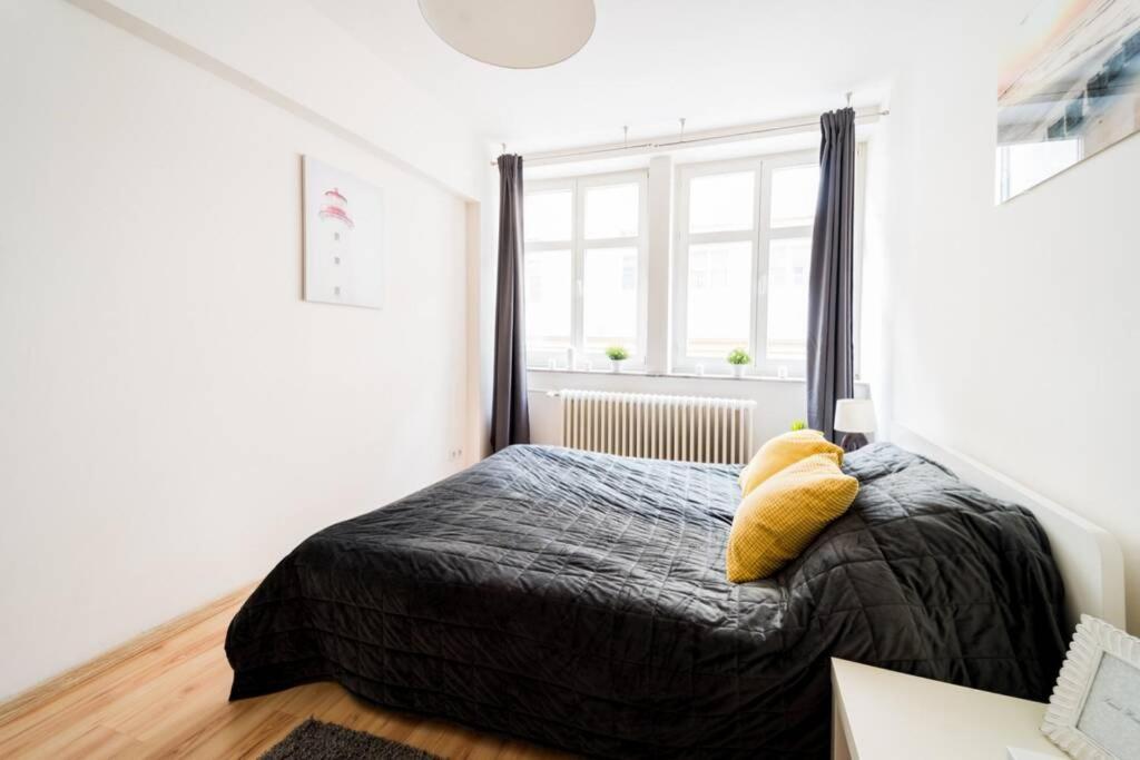 3 Rooms Big Apartment - 150 M Town Hall - Nice Design ヴロツワフ エクステリア 写真